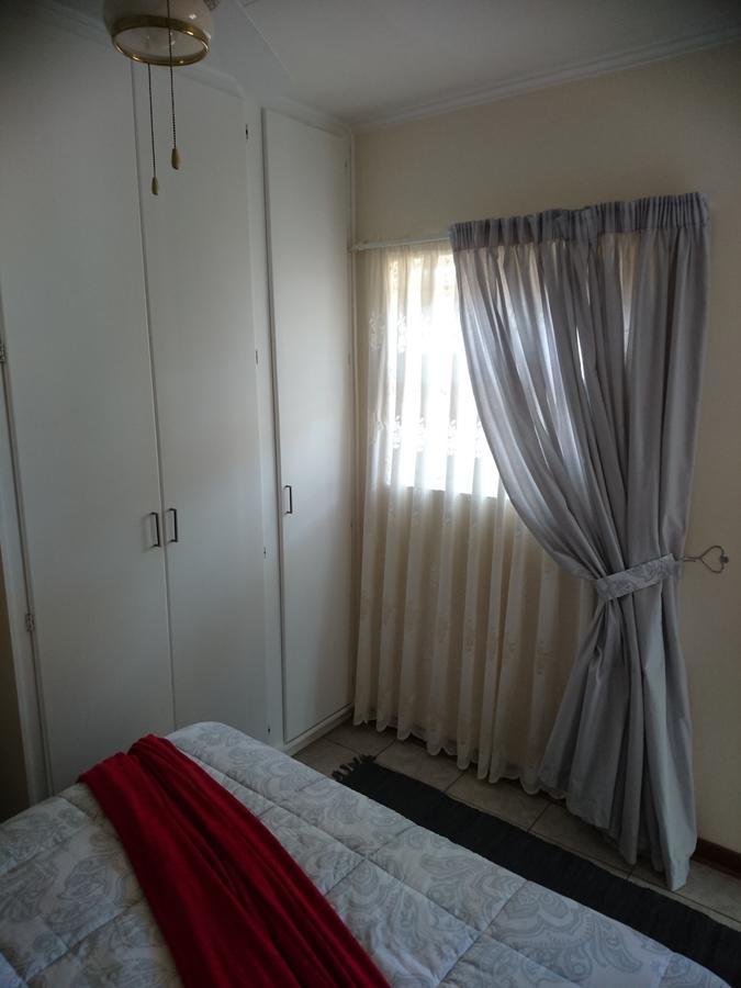 Chanelle Self Catering Bloemfontein Buitenkant foto
